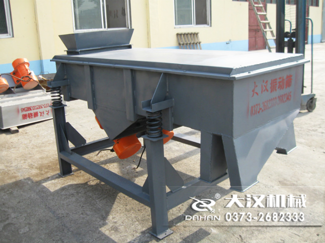 1016型直線振動(dòng)篩的材質(zhì)分為：不銹鋼，碳鋼兩種可以選擇。