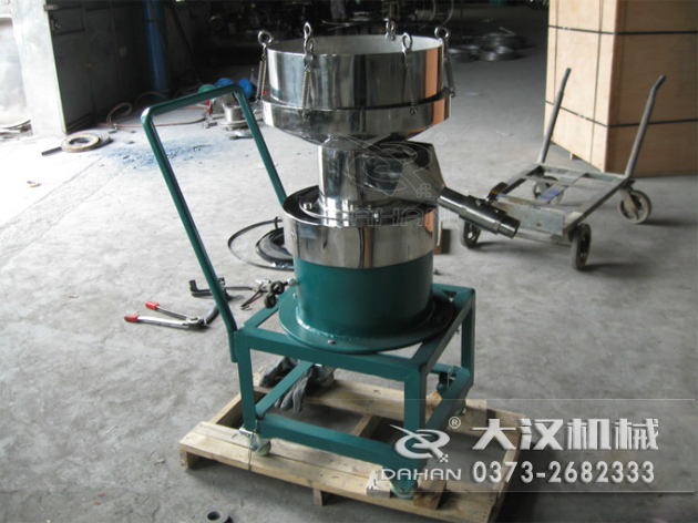 特殊制作的涂料振動(dòng)篩-加裝小推車(chē)裝置，方便設(shè)備的移動(dòng)。