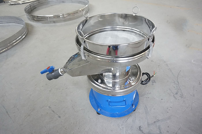 450過濾篩出料口處加裝閥門裝置，便于控制物料的出料量。