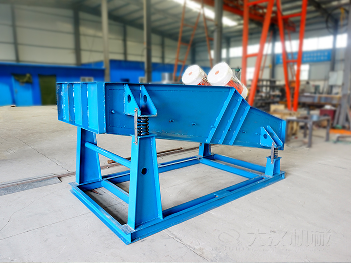 大型振動(dòng)篩主要是用來篩分煤礦，礦石一些大型的篩分場地中。